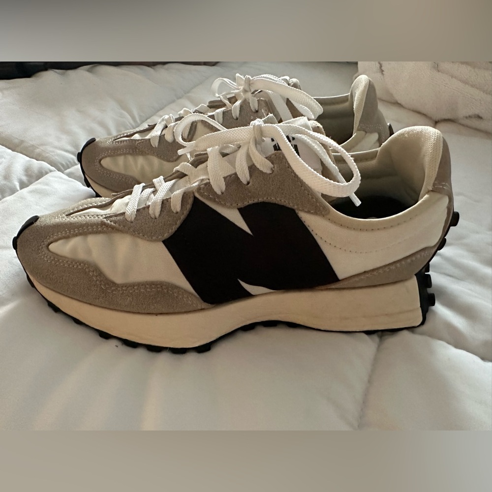 New Balance 327